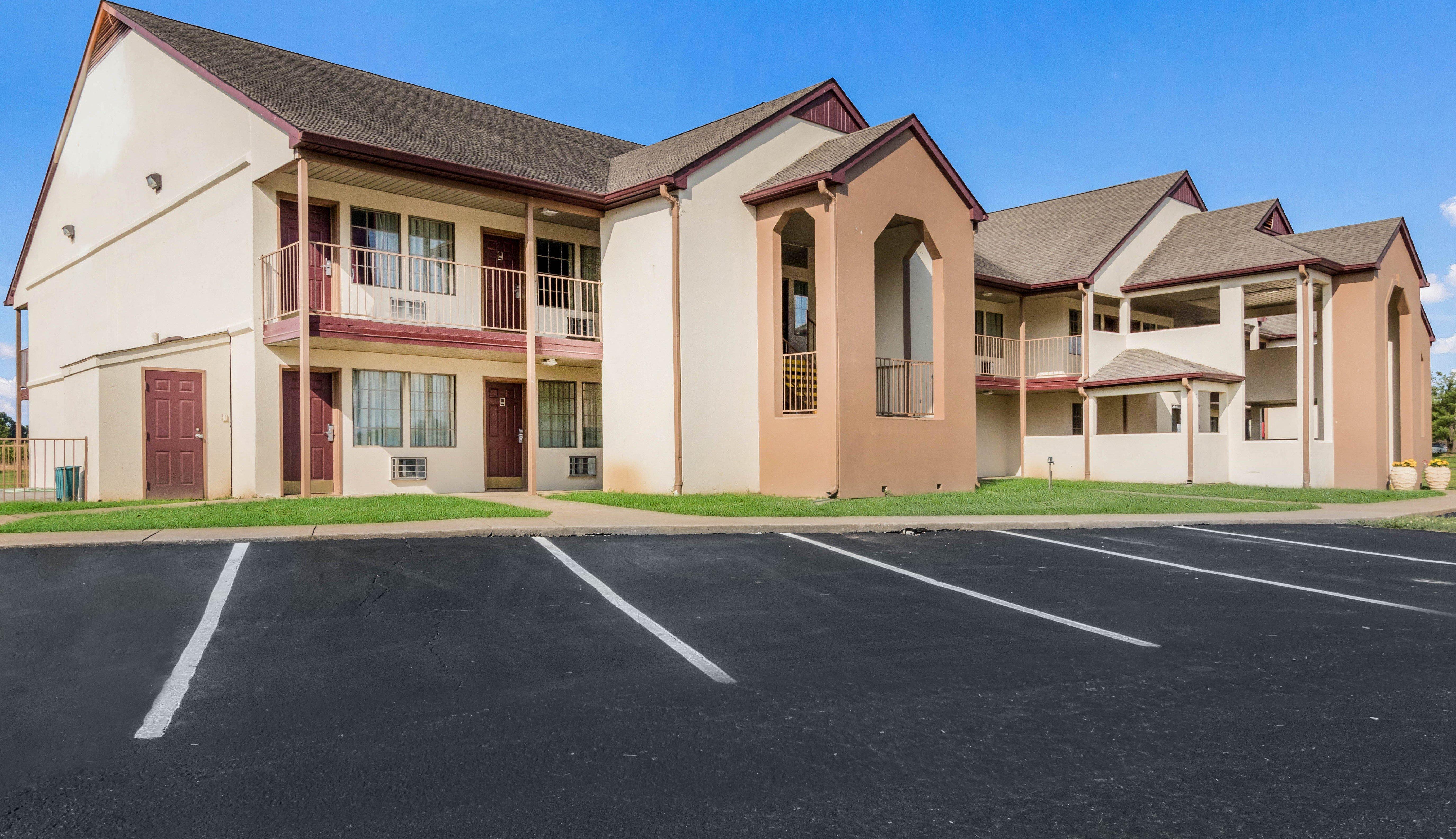 Red Roof Inn Cadiz Exterior photo